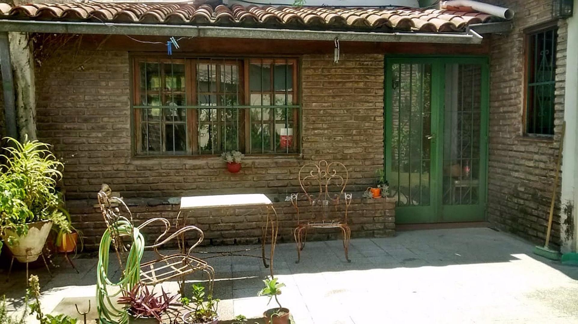 EXCELENTE CHALET TODO EN PLANTA BAJA IDEAL PARA RECICLAR