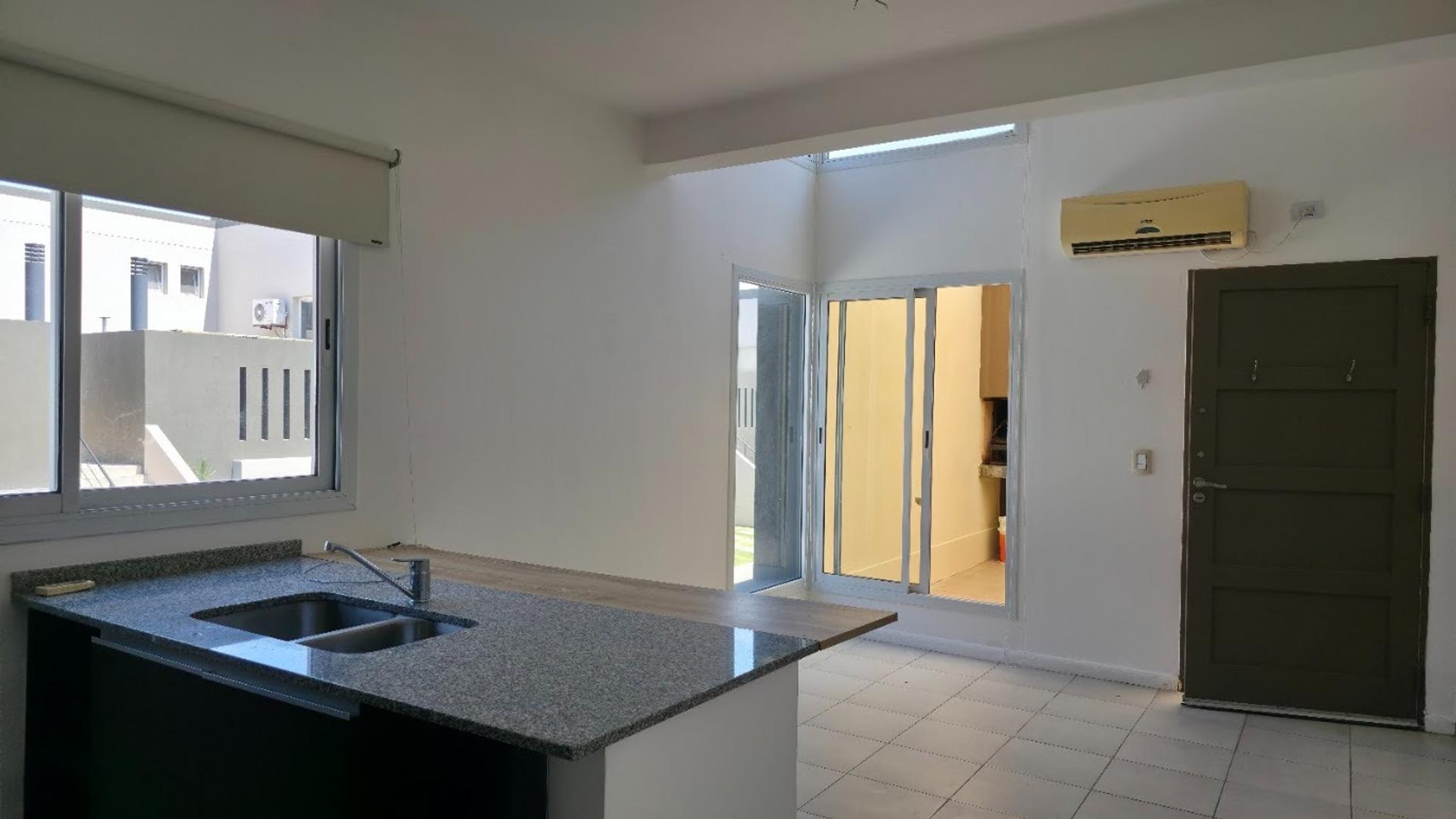 2 amb. usd 500.-OPORTUNIDAD c/patio/parrilla  y coch.CUB.