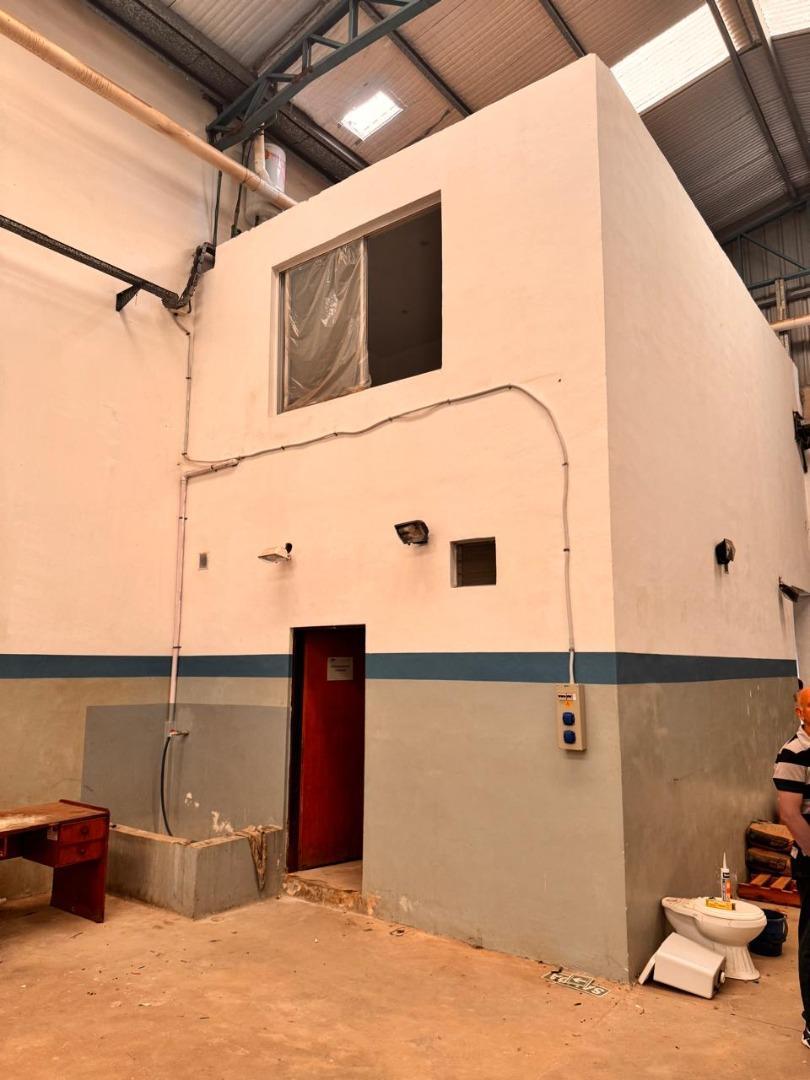 Excelente Galpón 500m2 en Zona Industrial de Loma Hermosa