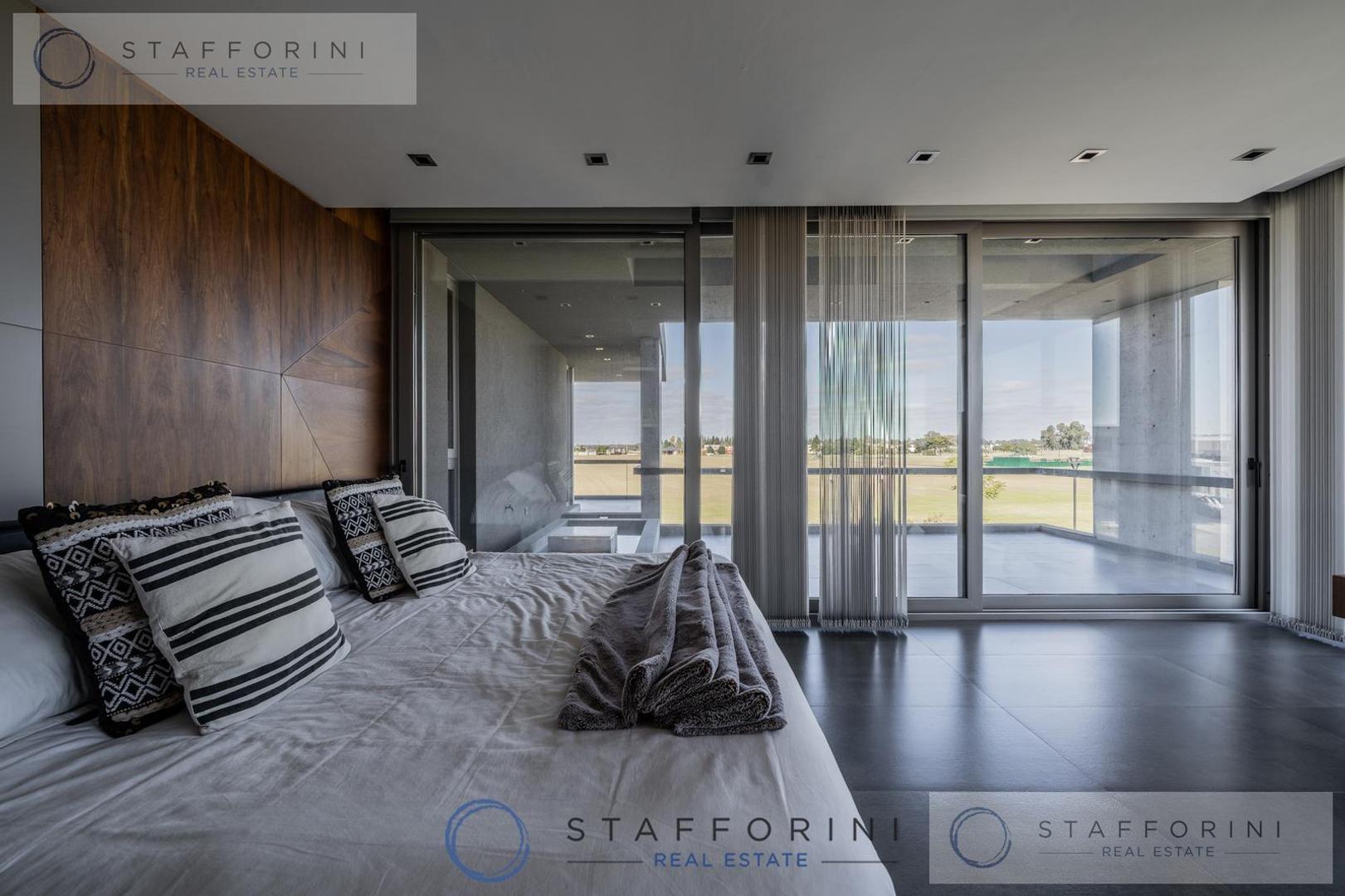 Casa en Venta con 3 cocheras
