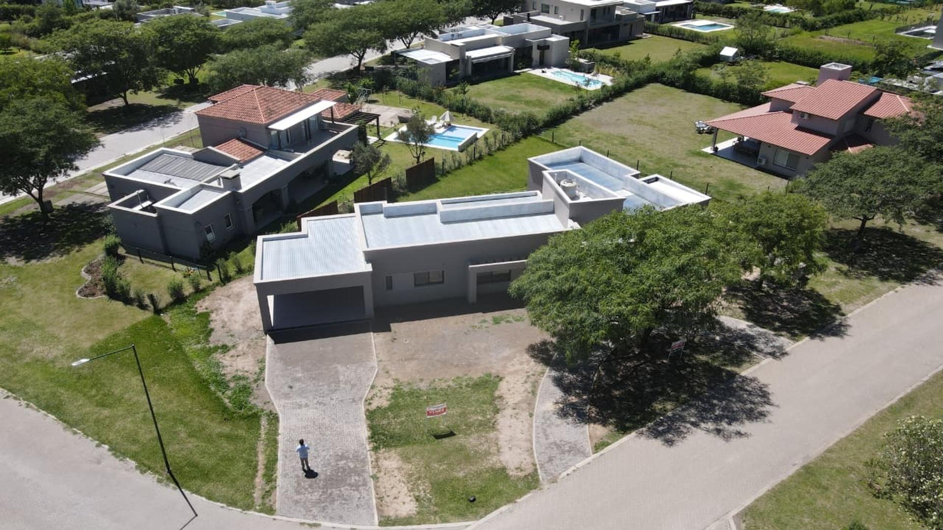 Casa en Venta en Praderas De San Lorenzo, USD 400.000