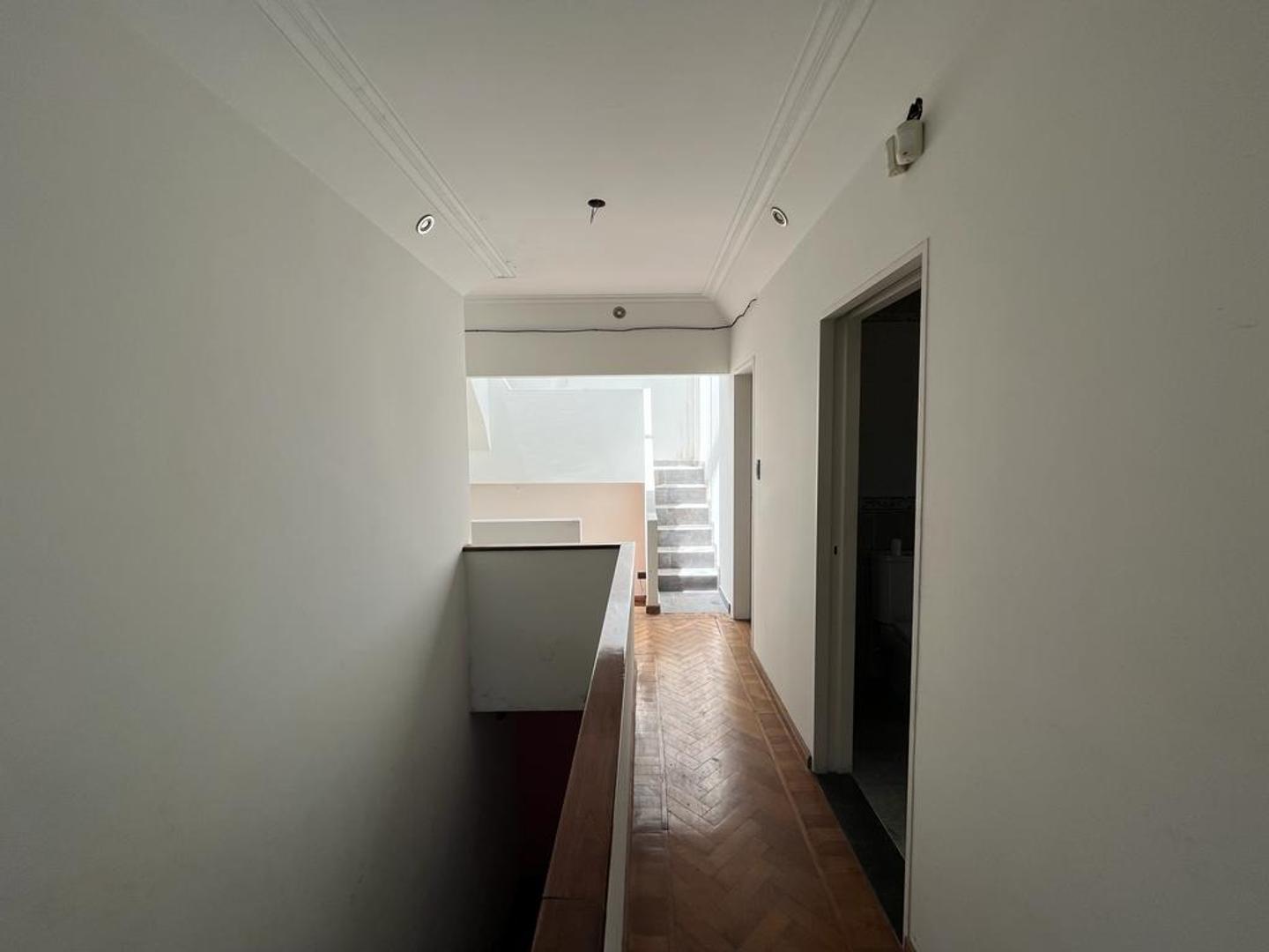 Casa 6 ambientes con 4 baños