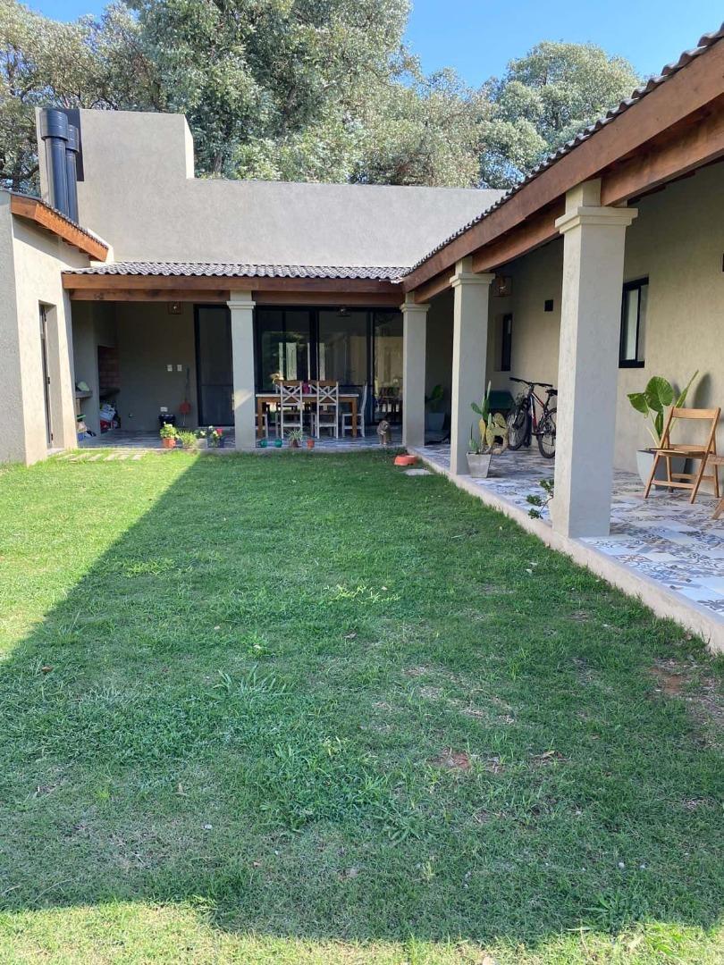 3170HP- Venta casa al GOLF, Las Praderas de Lujan. Open Door