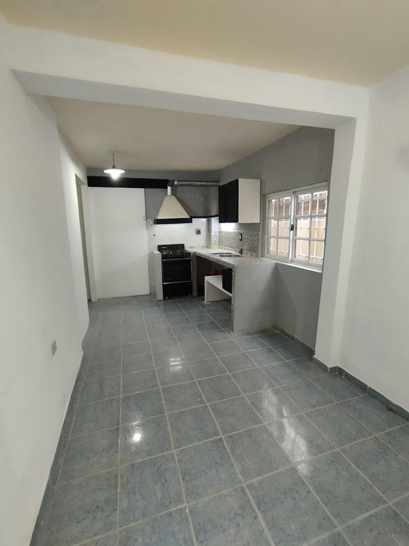 Depto Tipo Casa en Alquiler en Villa Ballester, $ 430.000