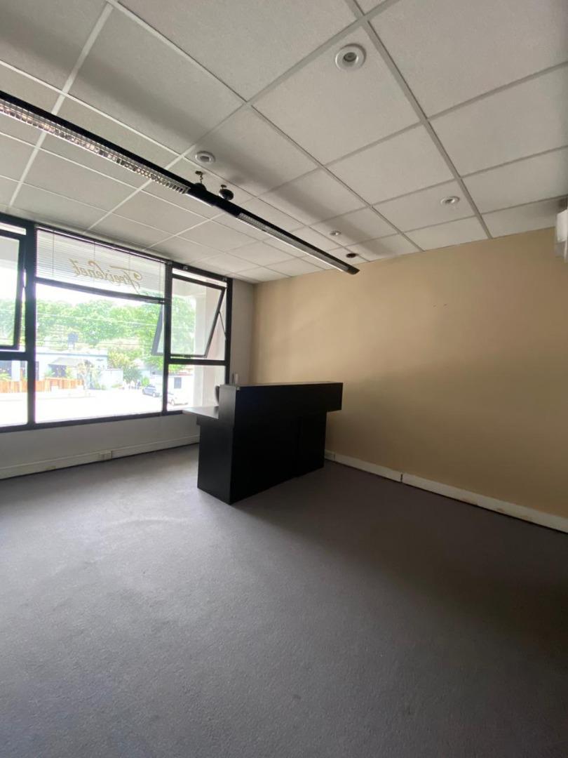 Oficina 3 ambientes con 2 baños