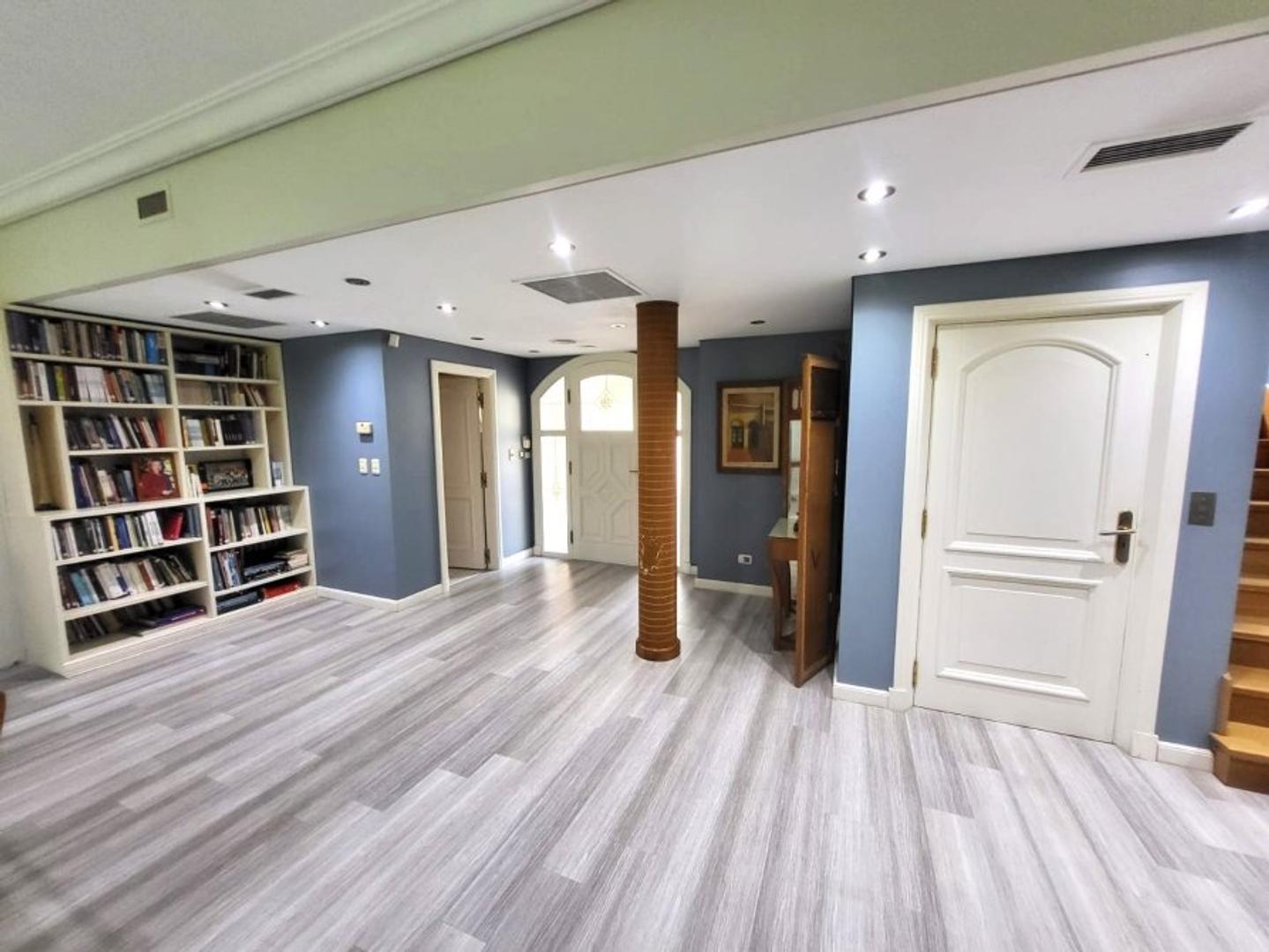 Casa en Venta con 4 cocheras