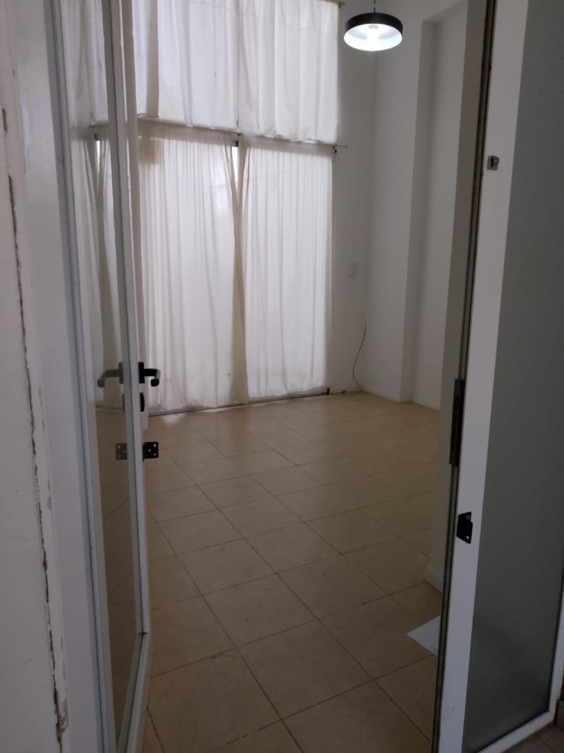 Oficina 3 ambientes con 1 baño