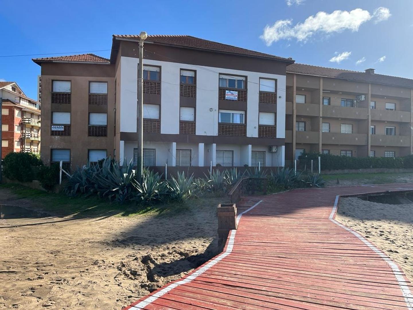 Departamento Monoambiente dividido - Vista lateral al mar