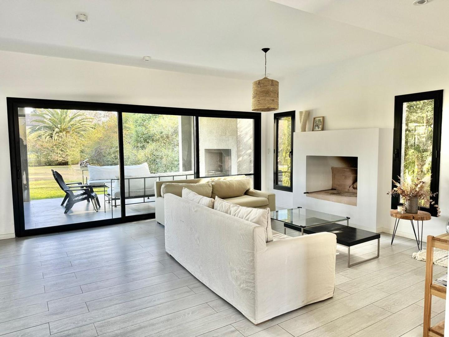 Casa 5 ambientes con 3 baños