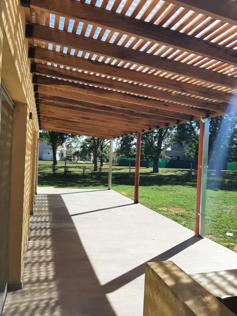 Hermosa casa s/ lote 850m2  en Sta. Guadalupe