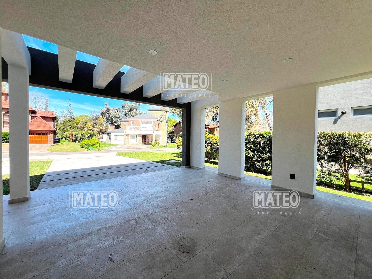 Casa 4 ambientes con 5 baños