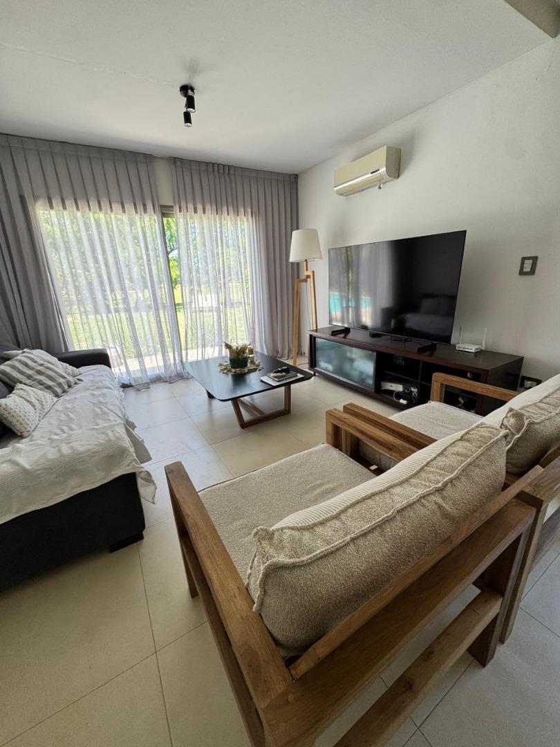 Casa 3 ambientes con 2 baños