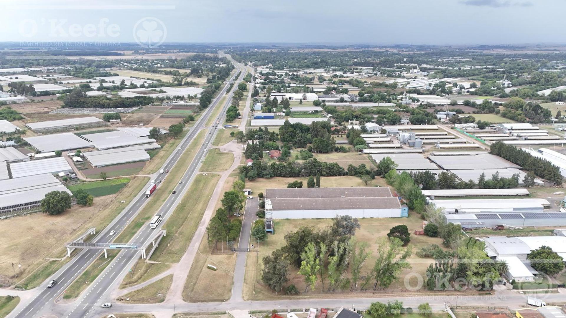 PREDIO INDUSTRIAL EN VENTA SOBRE AUTOVÍA 2 – 3.600 m² CUBIERTOS SOBRE 18.750 m² DE TERRENO – LA PLAT