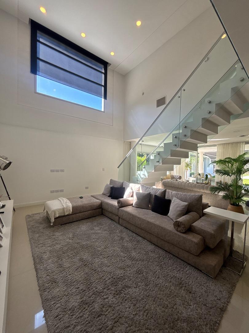 Casa 4 ambientes con 4 baños