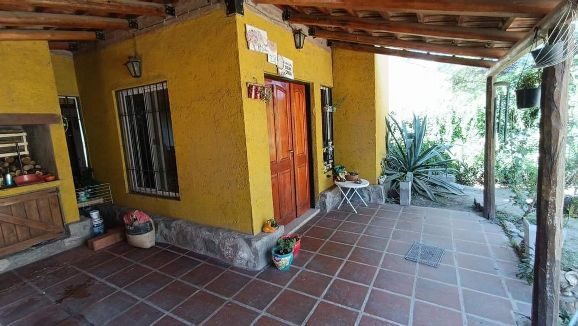 VENDO CASA EN UNQUILLO, 4 HABITACIONES, PILETA, OPORTUNIDAD!