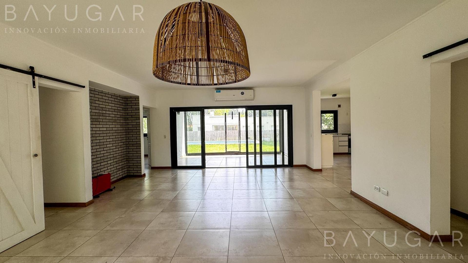 Casa 5 ambientes con 4 baños