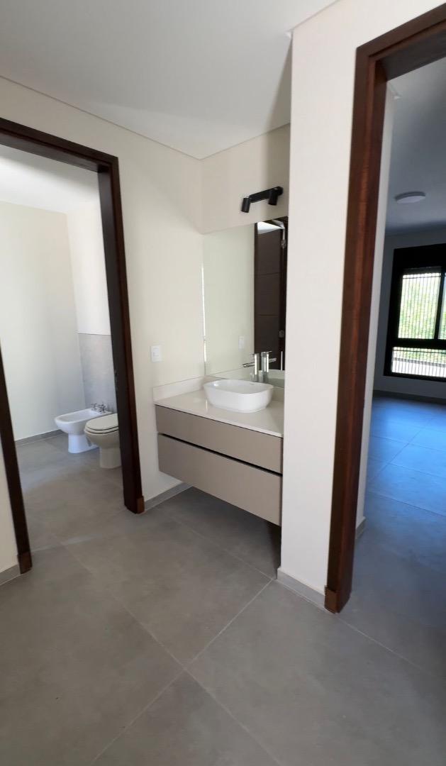 CASA 3 DORMITORIOS - MIRADORES DE MANANTIALES