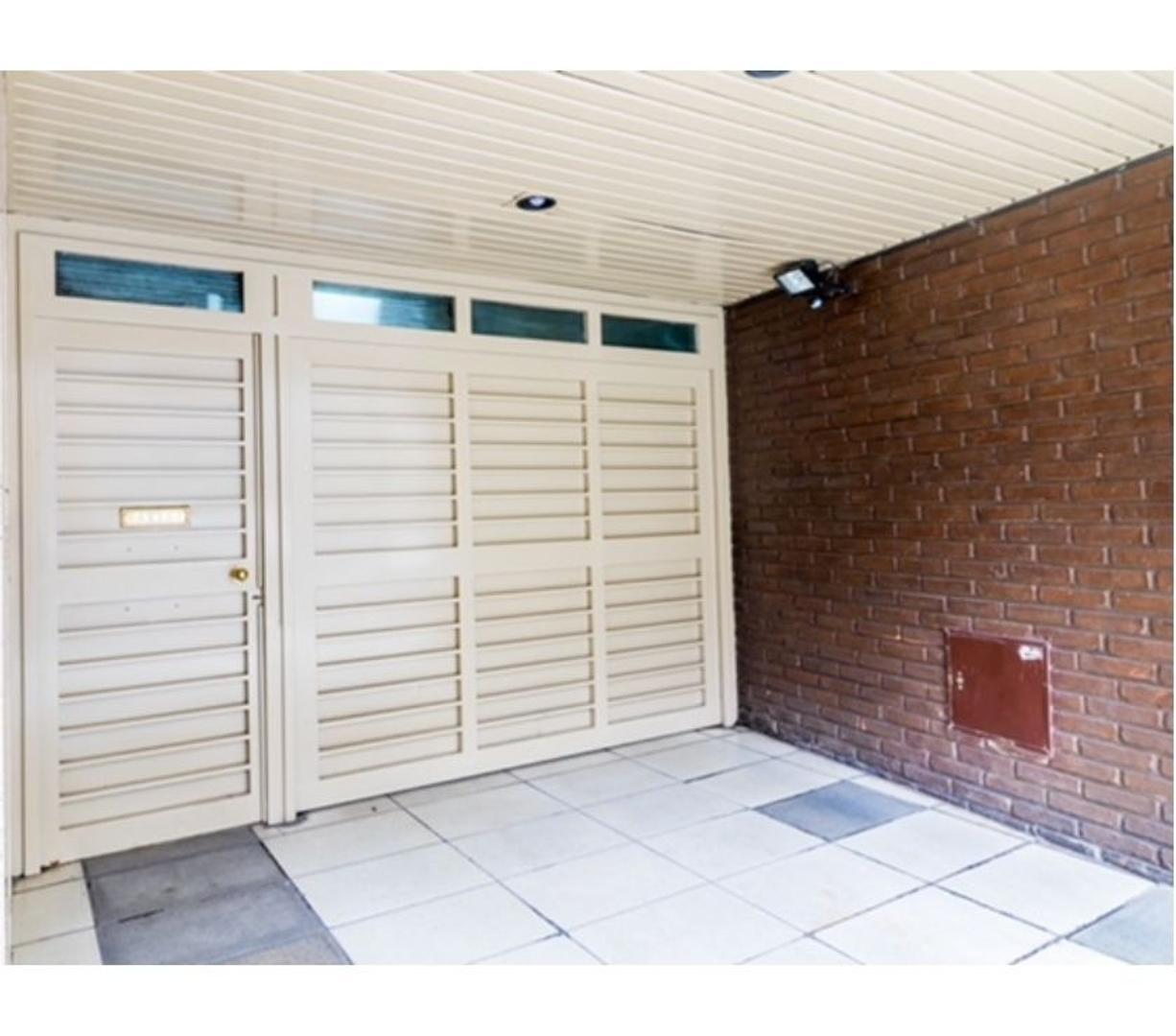 espectacular piso 4 dorm cochera 200m2