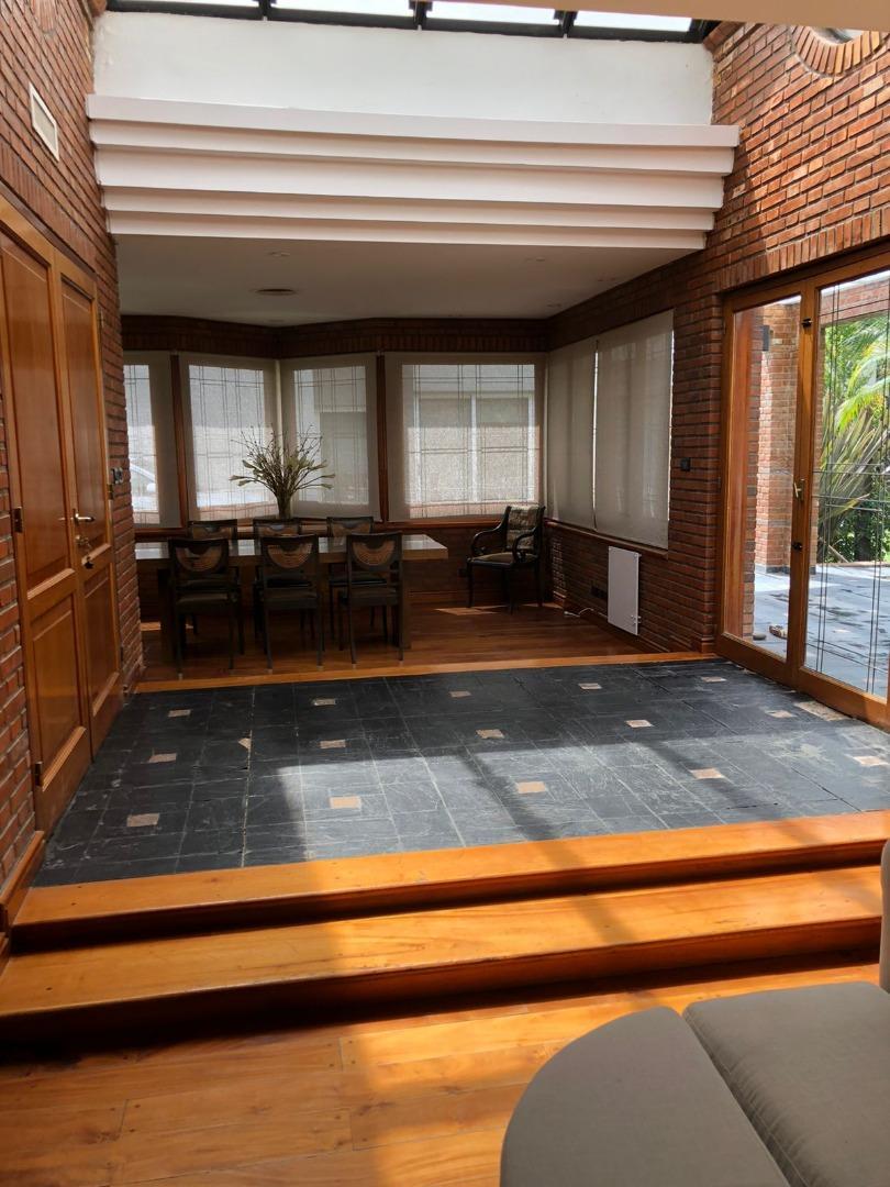 Casa en Alquiler Temporal con 2 cocheras