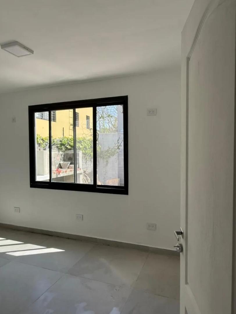 Casa en Alquiler con 2 cocheras