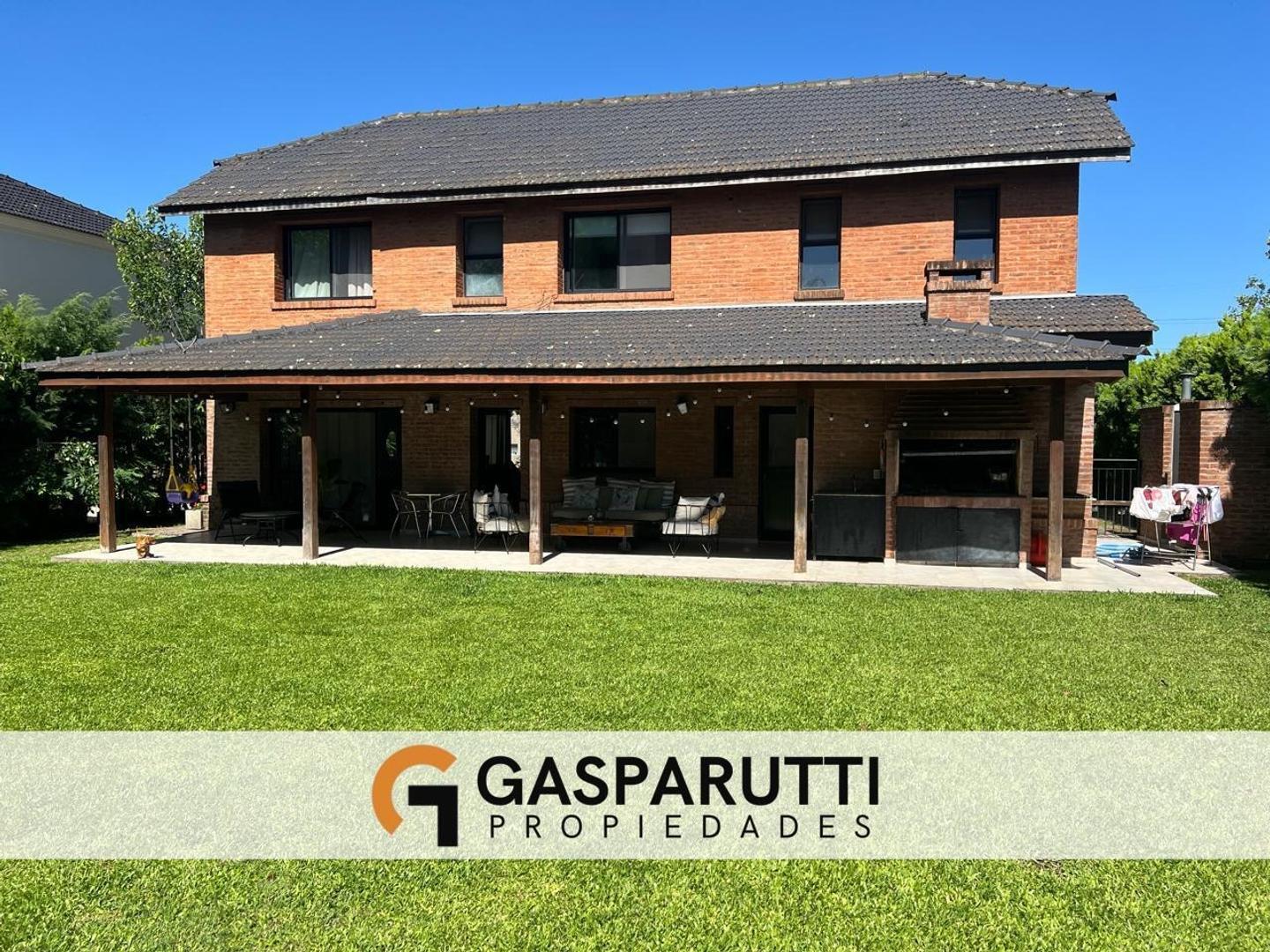 Casa en Alquiler con 4 cocheras