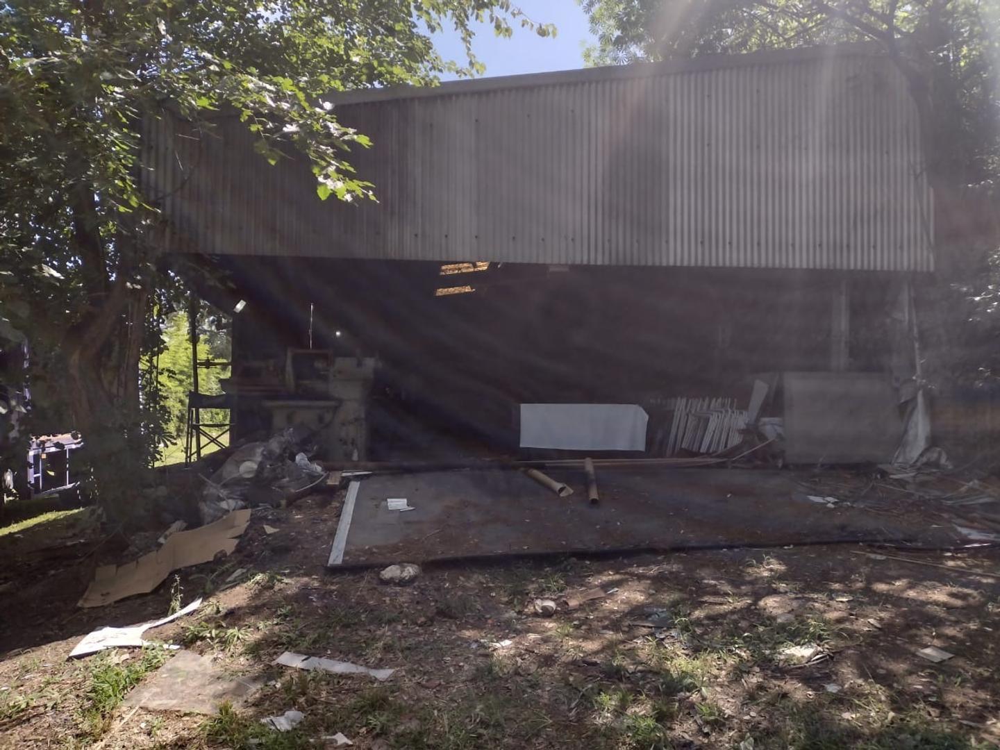 DOS GALPONES y CASA sobre Ruta 25.- Zona industrial