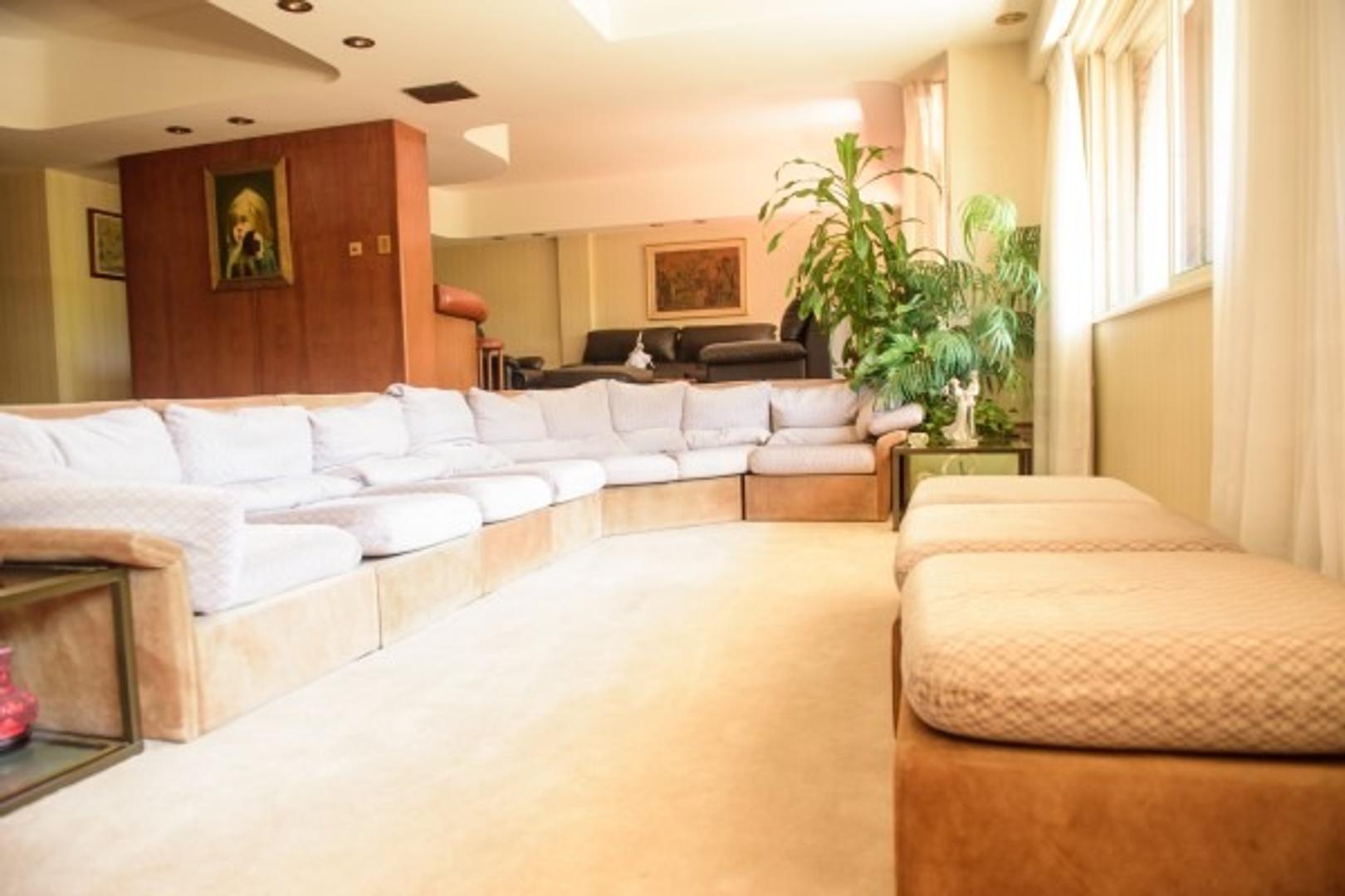 Departamento en Venta con 4 cocheras