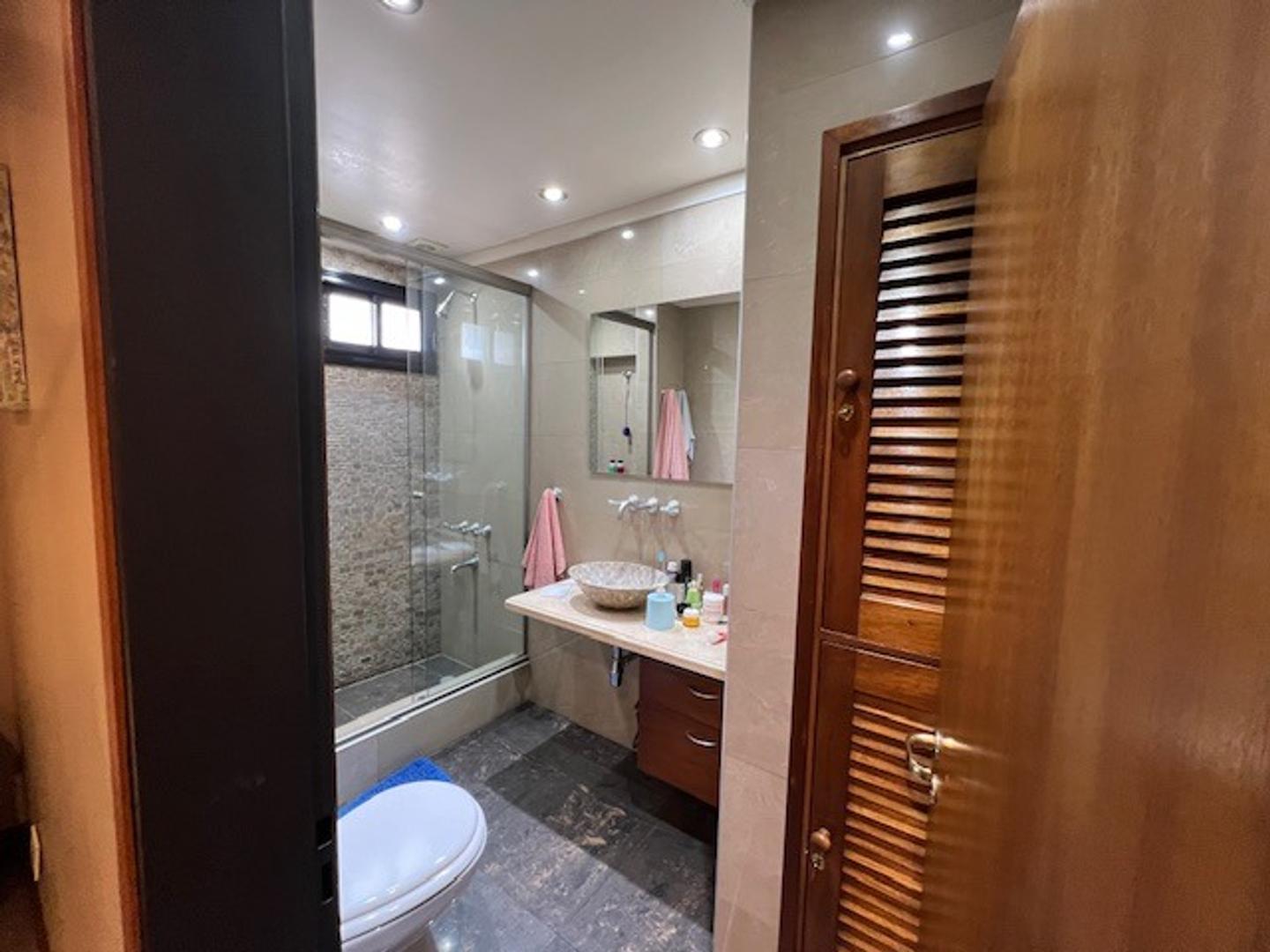 Casa / oficina sobre Avenida