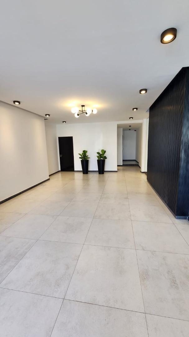 Sitio De Montevideo 1660 , Piso 8