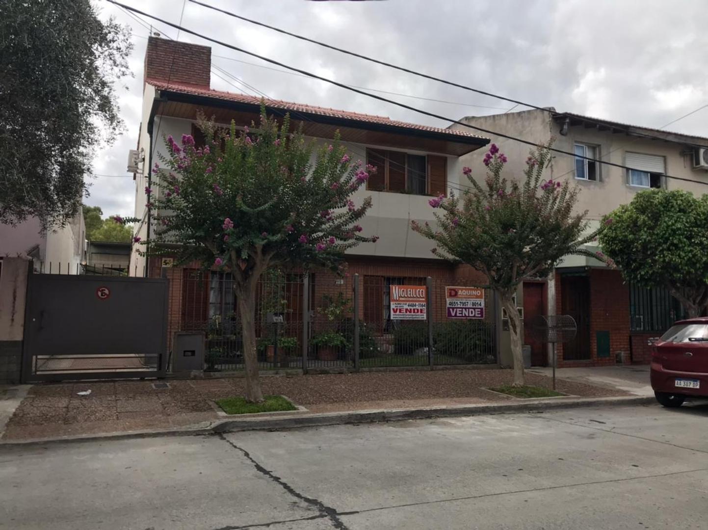 casa 4 amb en venta con amplio patio y galpon