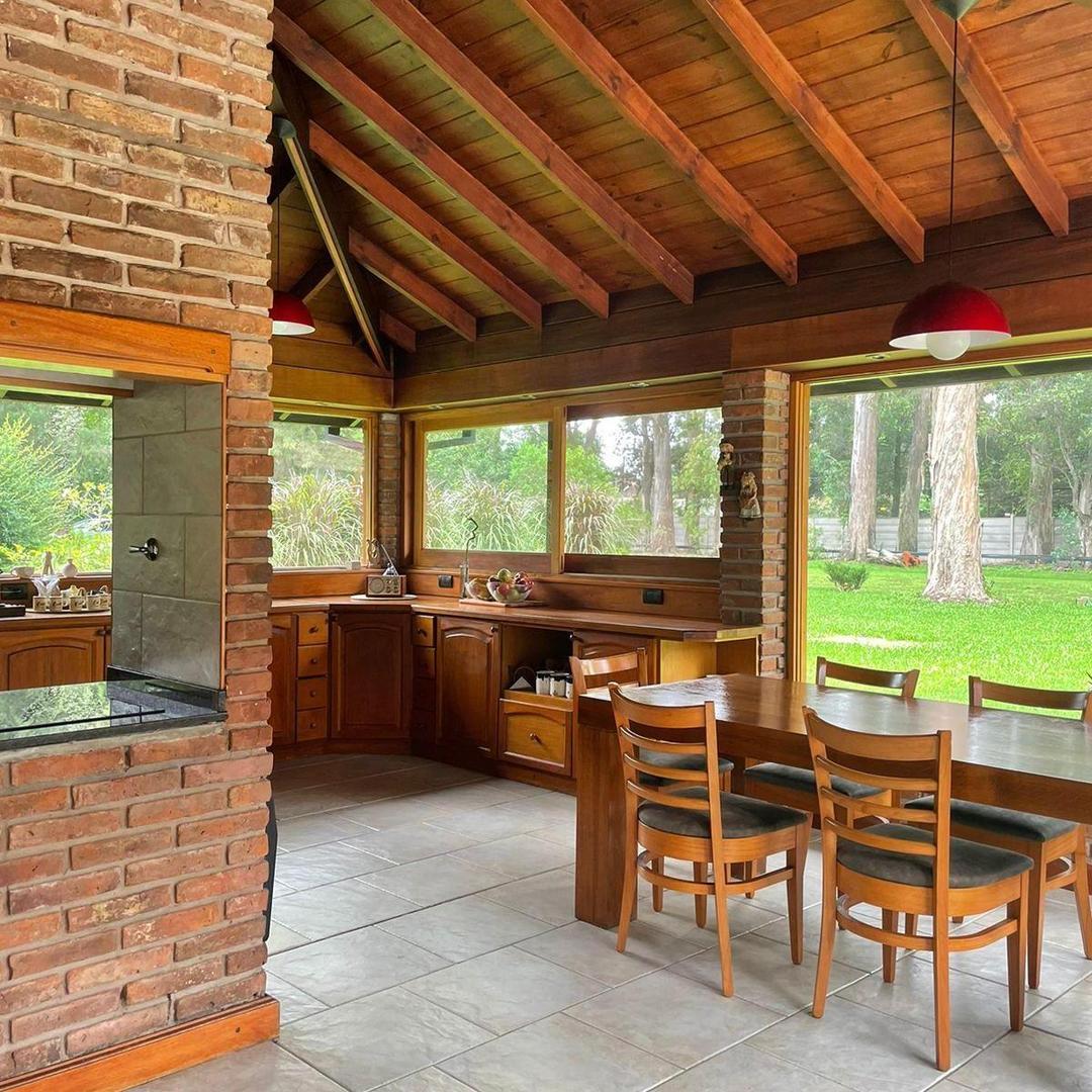 Casa 5 ambientes con 2 baños