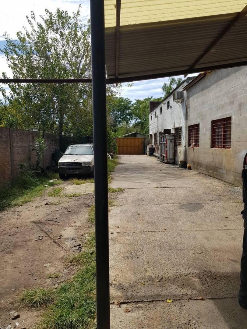 Venta de Galpón ubicado sobre Calle J.M. de Estrada y Dastug