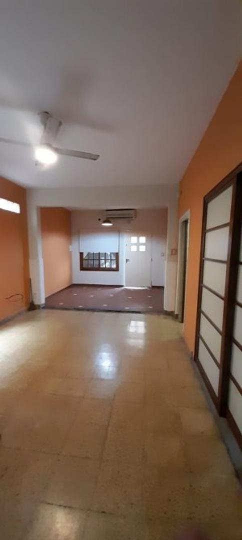 Casa de 4 ambientes en excelente estado