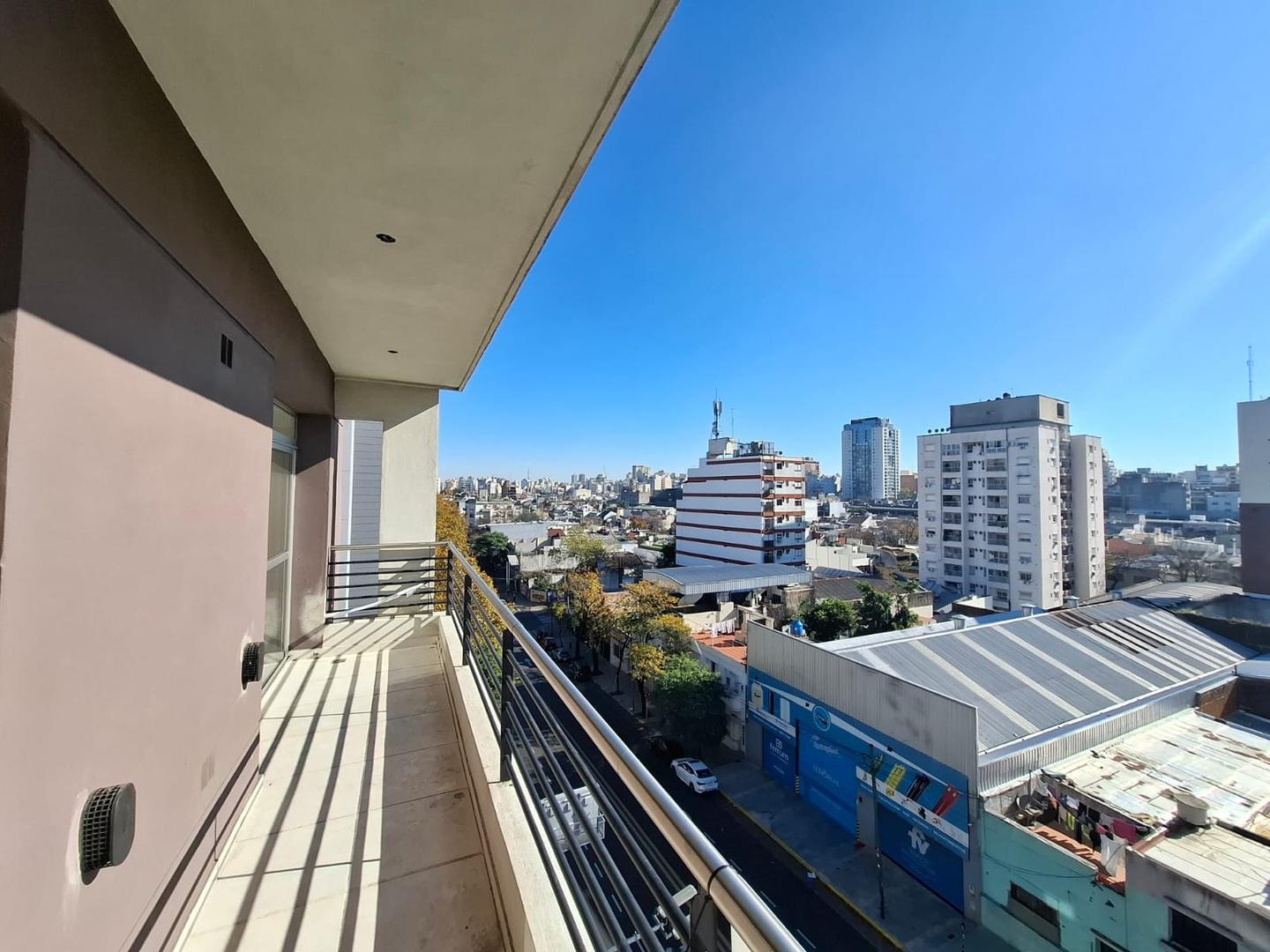 Semipiso de 2 ambientes a estrenar con balcón y vestidor