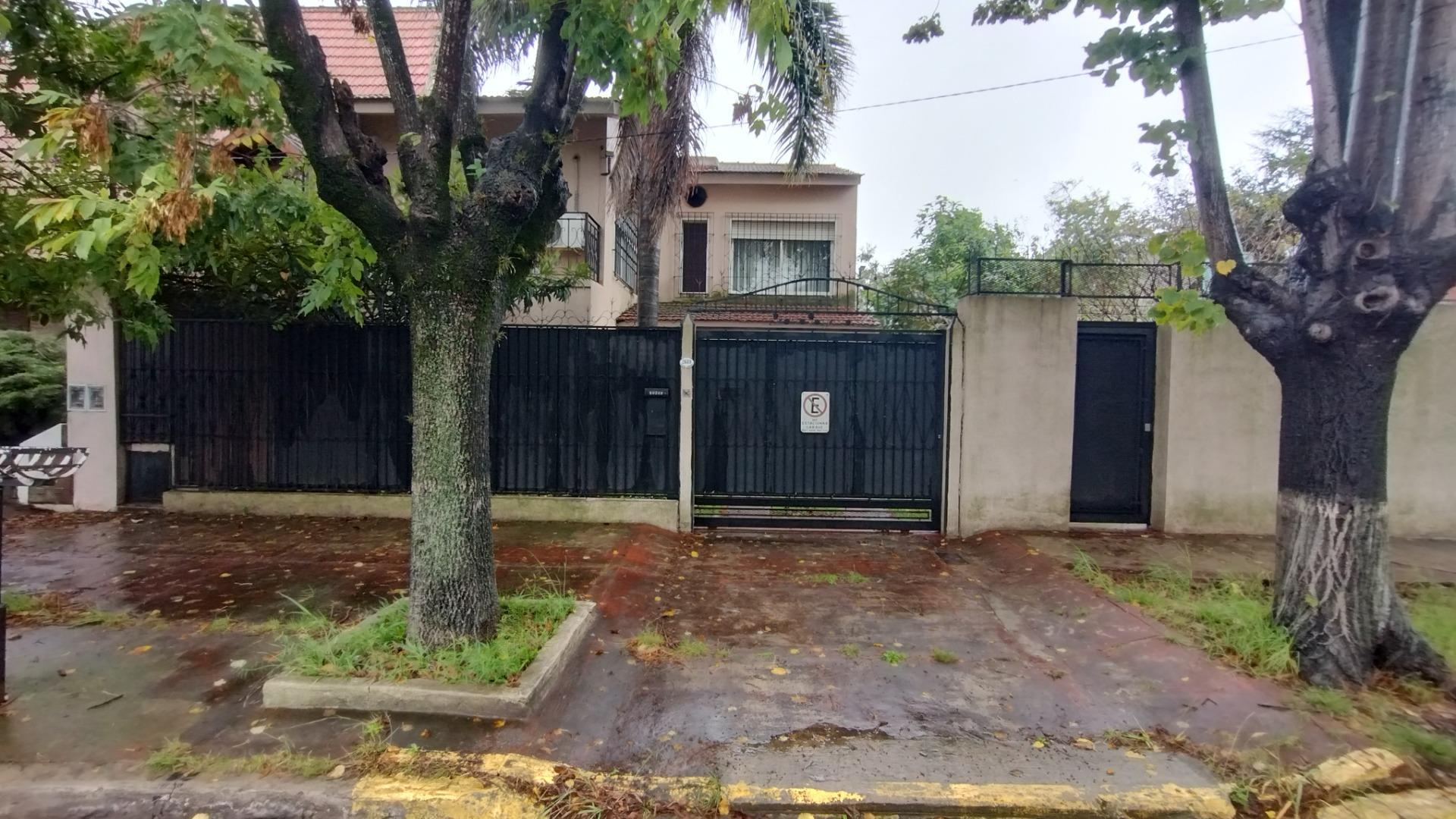 CHALET SOBRE DOS LOTES CASTELAR NORTE RESIDENCIAL