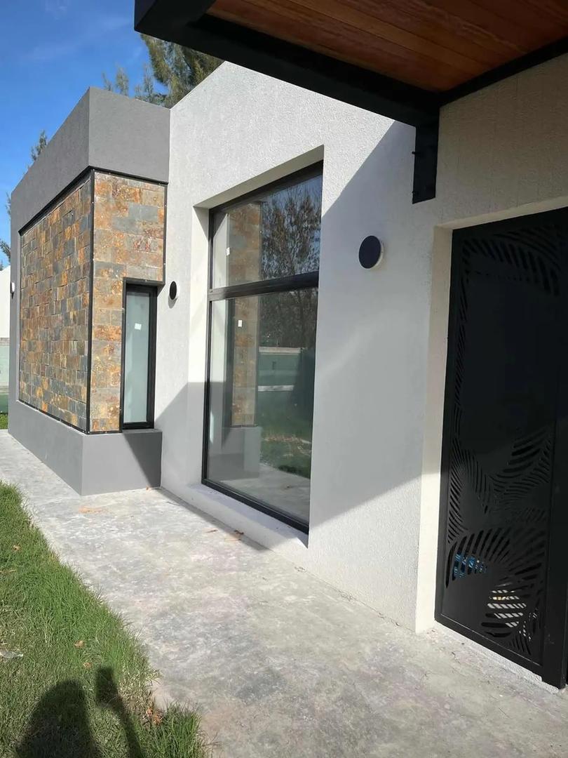 CASA EN VENTA MIRALAGOS - A ESTRENAR 3 dormitorios PLANTA BA