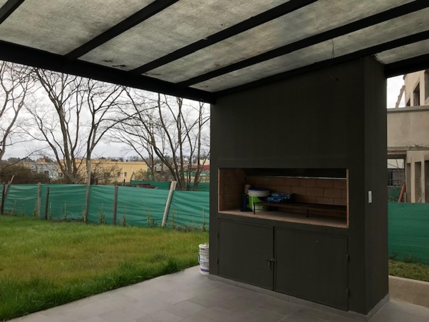 Casa 4 ambientes con 3 baños