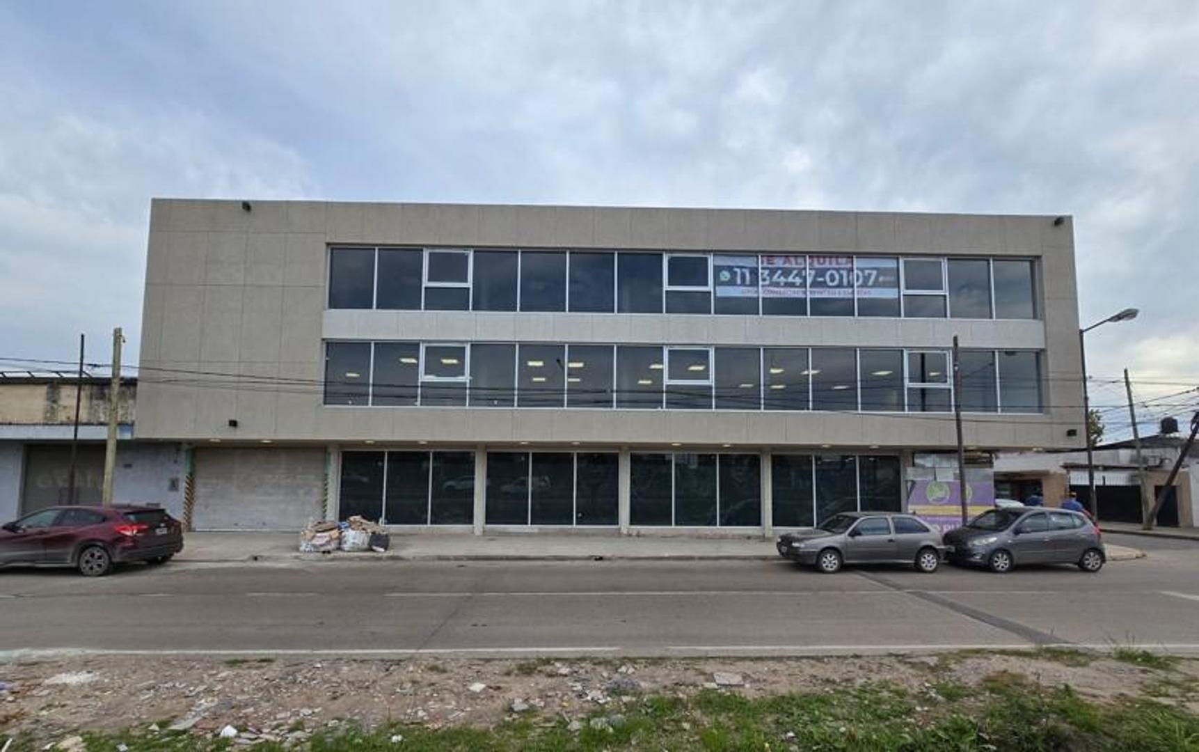 Alquiler de 2 Pisos de OFICINAS 1 er  y 2 do piso plantas Libres en Belen De Escobar