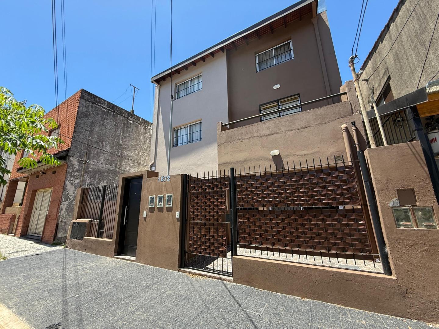 Ph en planta baja al frente 2 ambientes