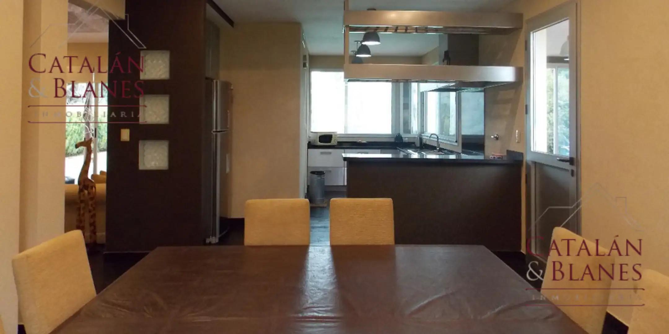 Casa en Venta con 4 cocheras