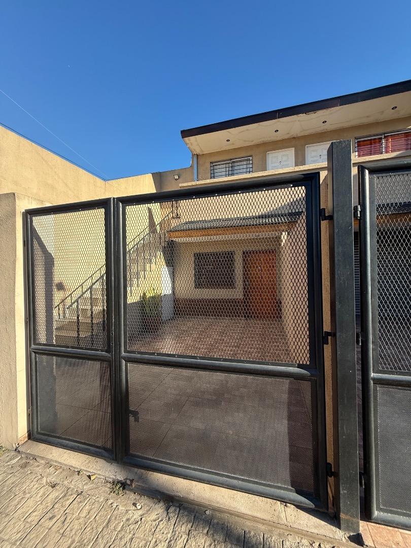 ALQUILER PH 2 AMB CON COCHERA MERLO