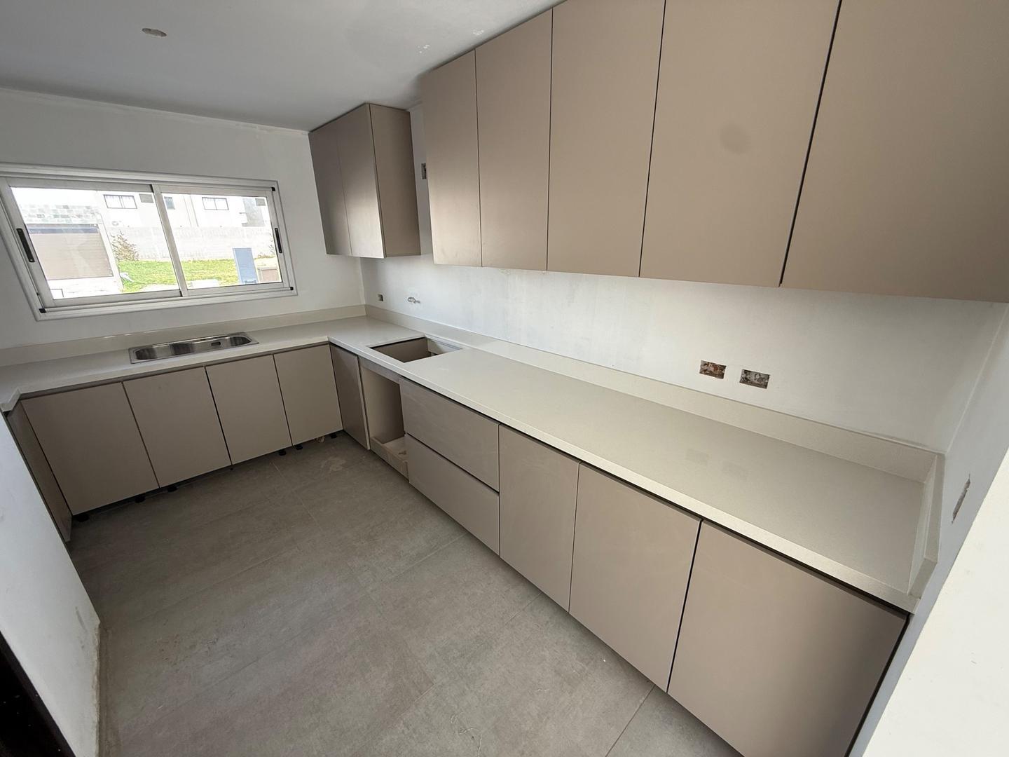 Casa 4 ambientes con 3 baños