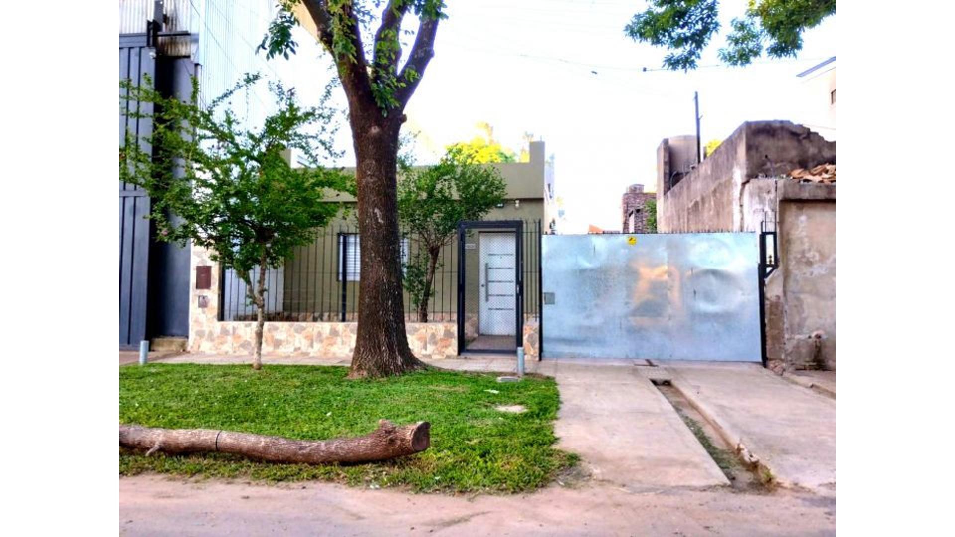 VENTA DE CASA CON 2 DEPARTAMENTOS OPORTUNIDAD DE INVERSION