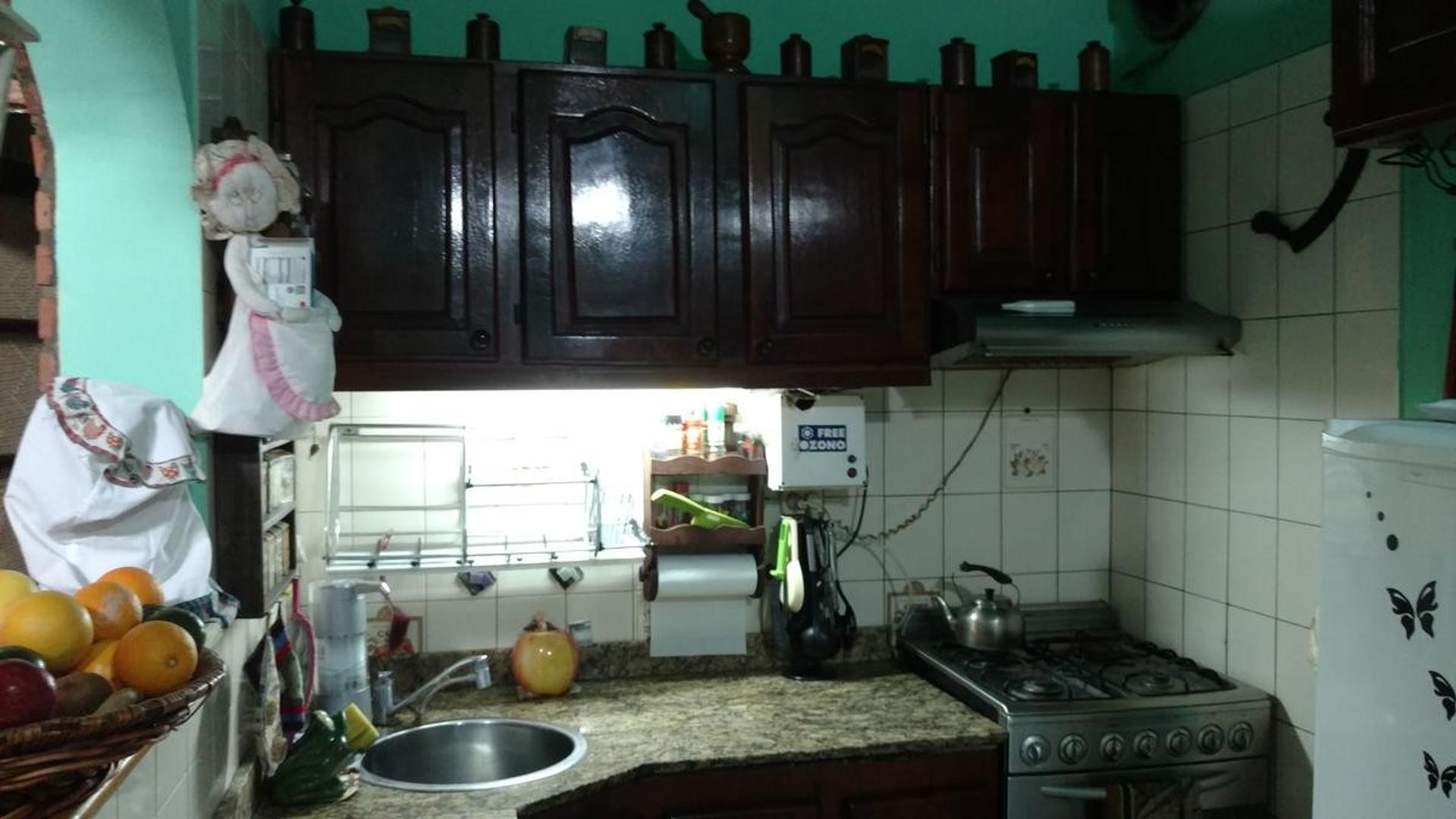 Casa 5 ambientes con 1 baño