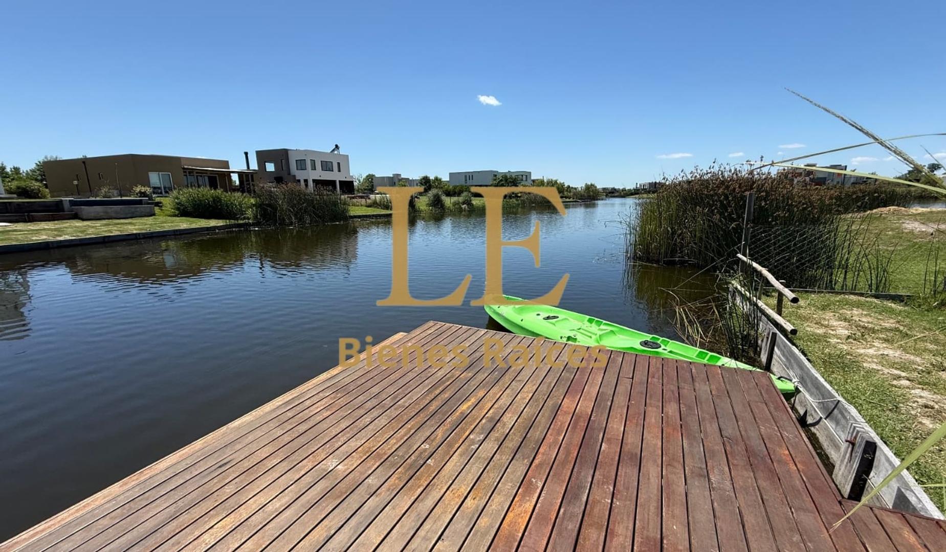 Casa en Venta con 4 cocheras