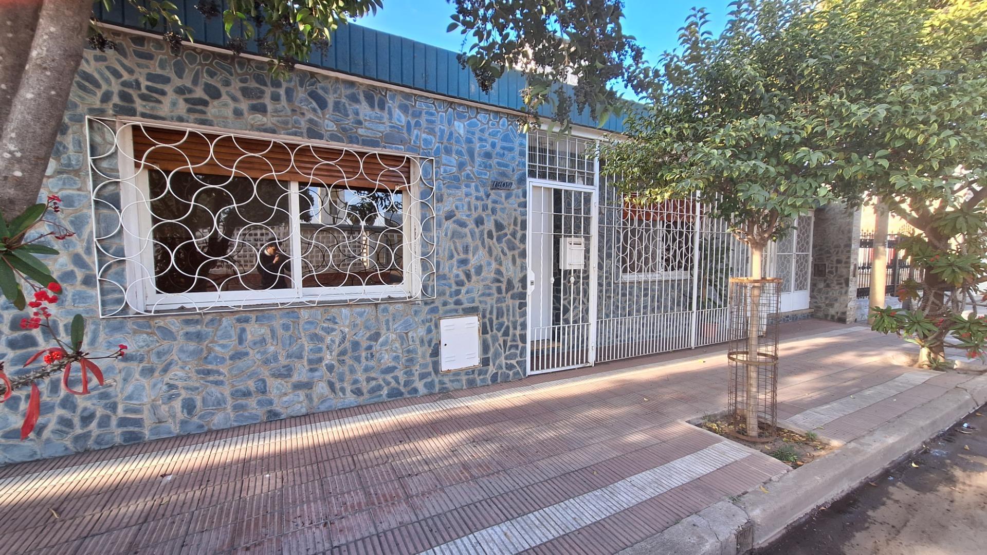 Casa de 3 dormitorios en venta en Villa Azalais