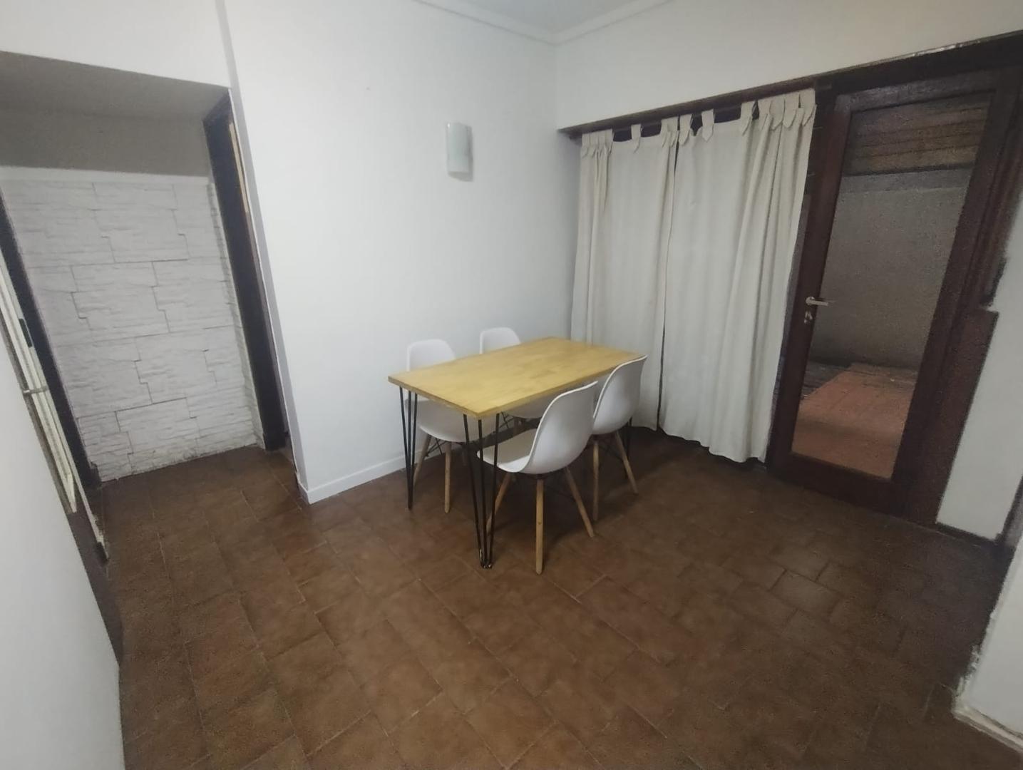 Av. Pedro Luro 2300, Piso 1