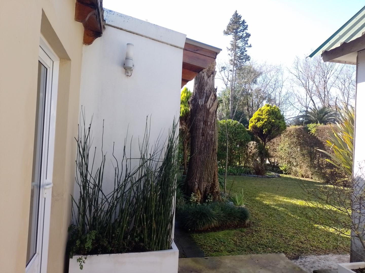 Casa 2 ambientes con 2 baños