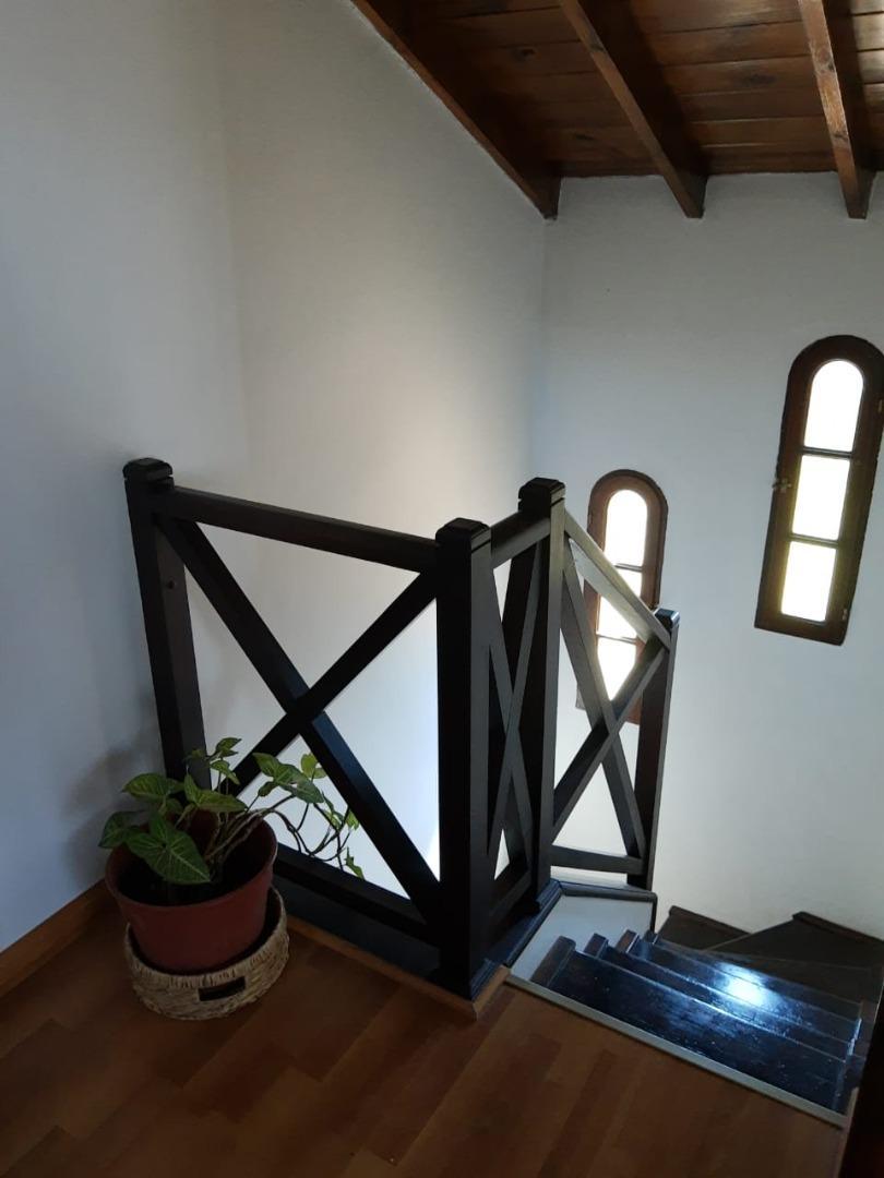 ADROGUE - MUY LINDO DUPLEX EN VENTA - SOLIDA CONSTRUCCION !