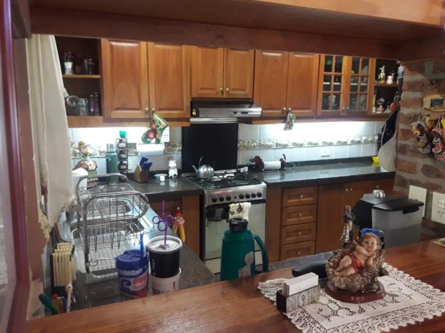 Casa 5 ambientes con 3 baños